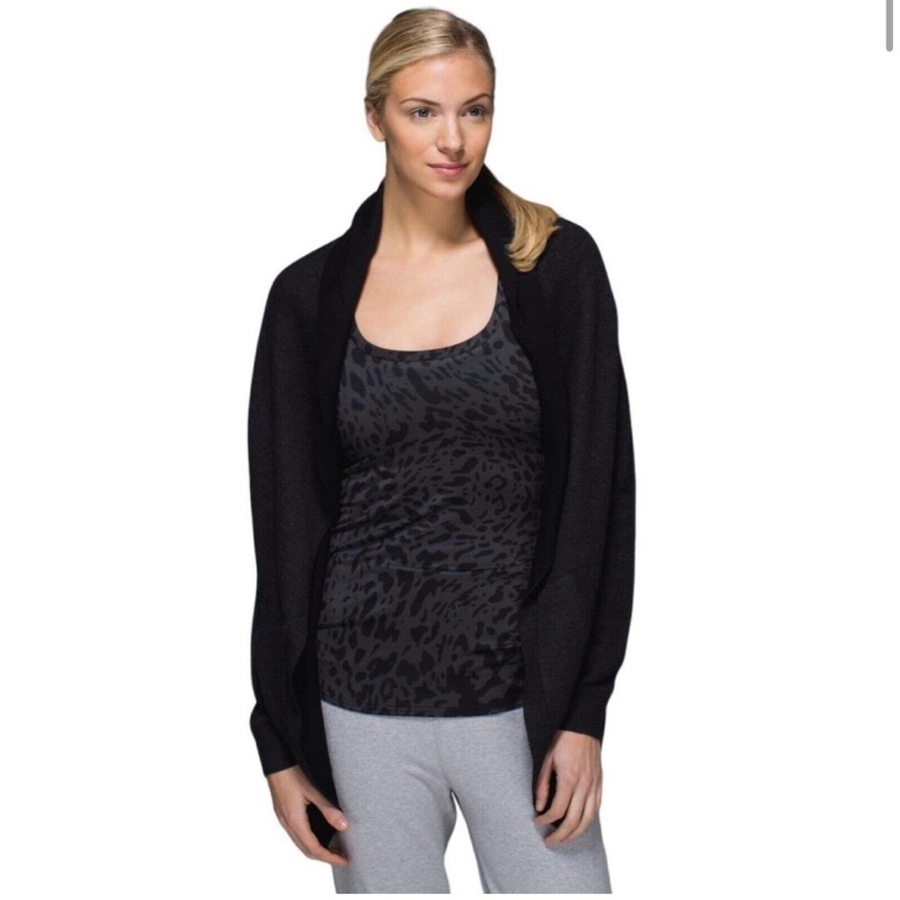 Lululemon Athletic hooded Cannon Yogi Reversible Cardigan Black and Grey Size 6
